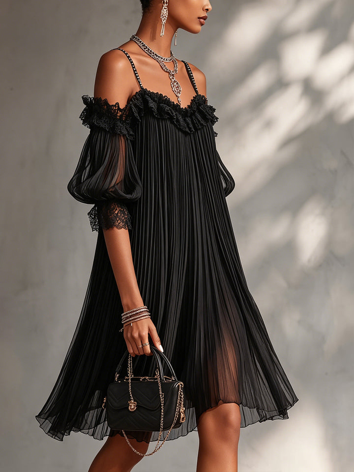 Camille | Robe Mini en Mousseline Noire avec Épaules Dégagées et Bord en Dentelle