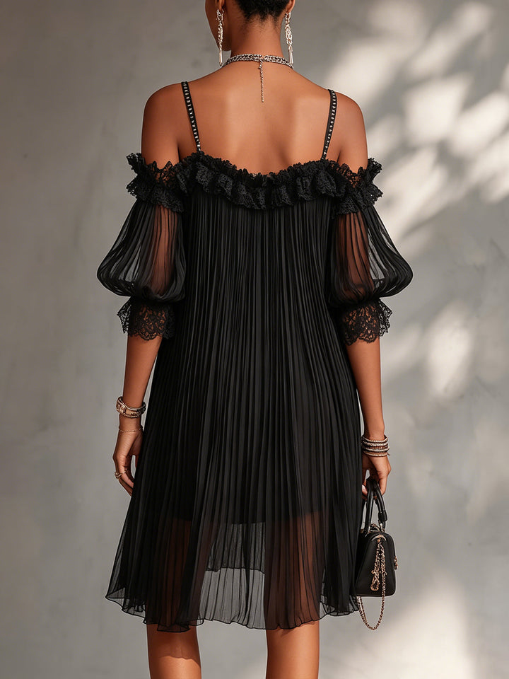 Camille | Robe Mini en Mousseline Noire avec Épaules Dégagées et Bord en Dentelle