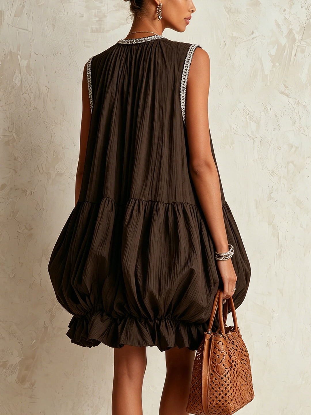 Colette | Mini Robe Sans Manches Marron avec Ourlet Volumineux