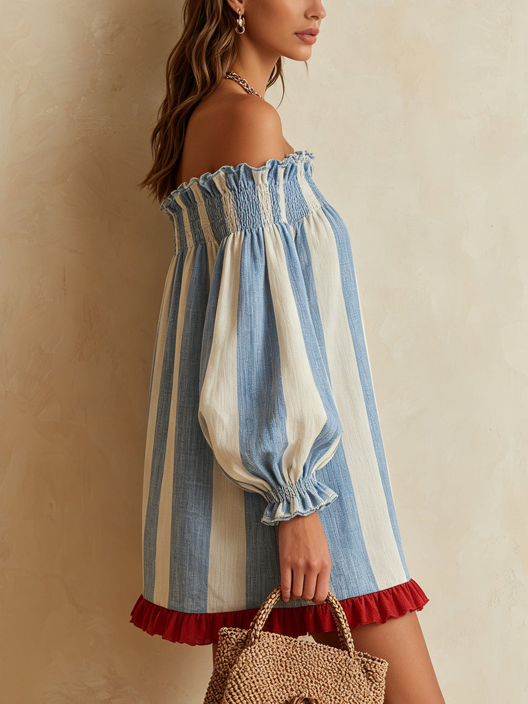 Ondine | Mini Robe Rayures Bleues et Blanches avec Épaules Dégagées et Ourlet Contrasté