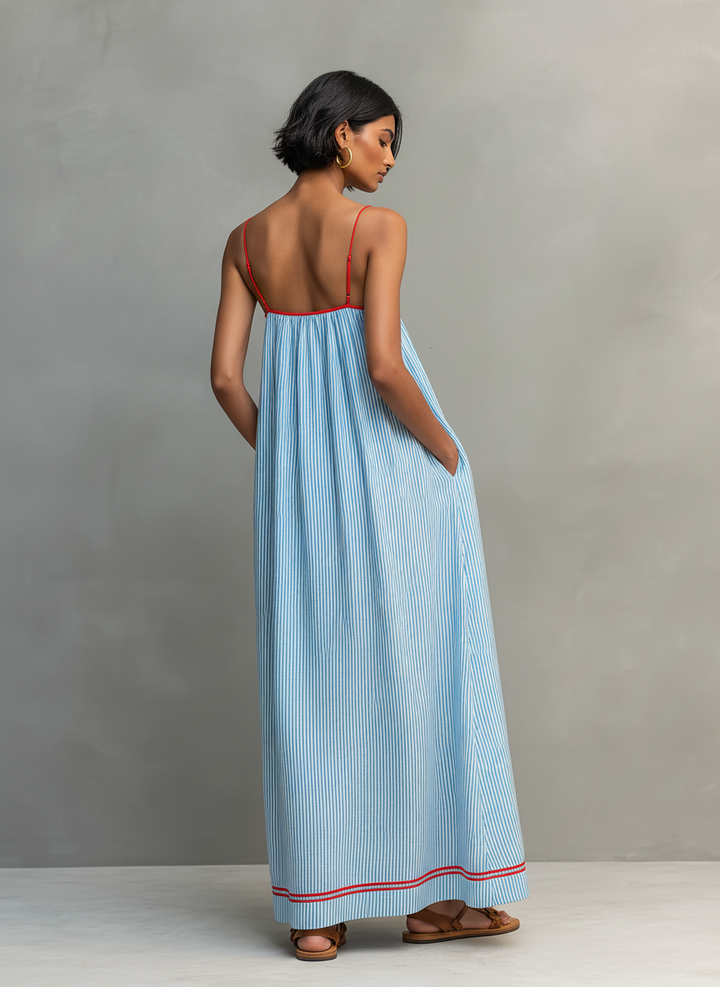 Ari | Robe Bleue avec Bretelles Fines et Poches
