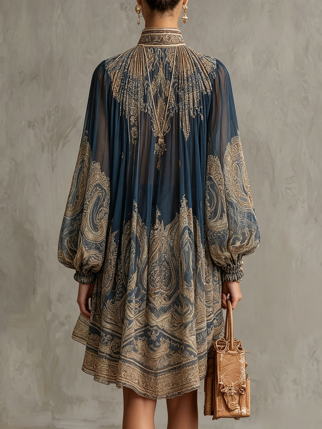 Bérénice | Robe Mini en Mousseline Asymétrique avec Imprimé Baroque Bleu Marine et Col Haut