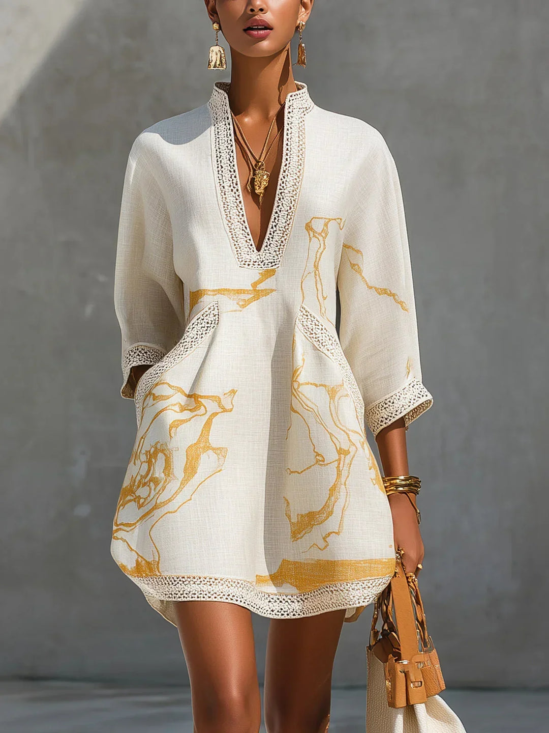 Fortuna | Robe mini noire avec broderies dorées