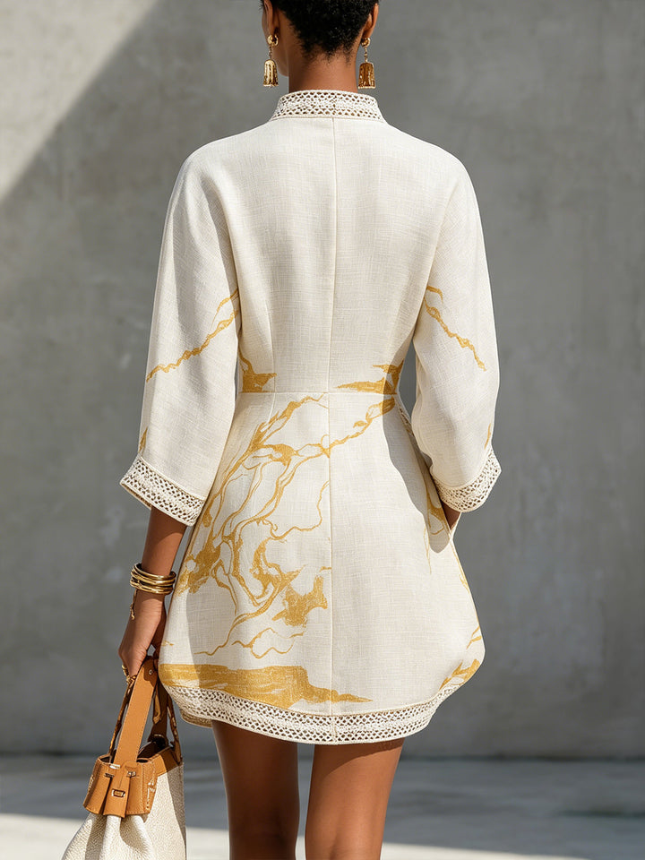 Aliénor | Robe Mini en Dentelle au Crochet Ivoire avec Motifs Dorés et Décolleté en V
