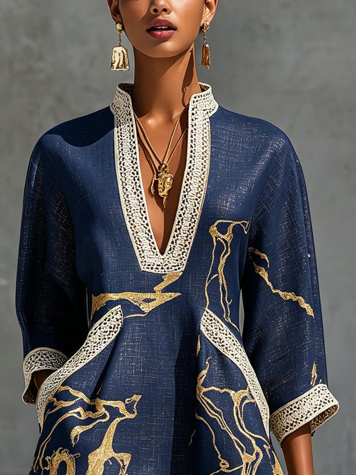 Cosette | Robe Mini en Dentelle au Crochet Bleu Marine avec Motifs Dorés et Décolleté en V