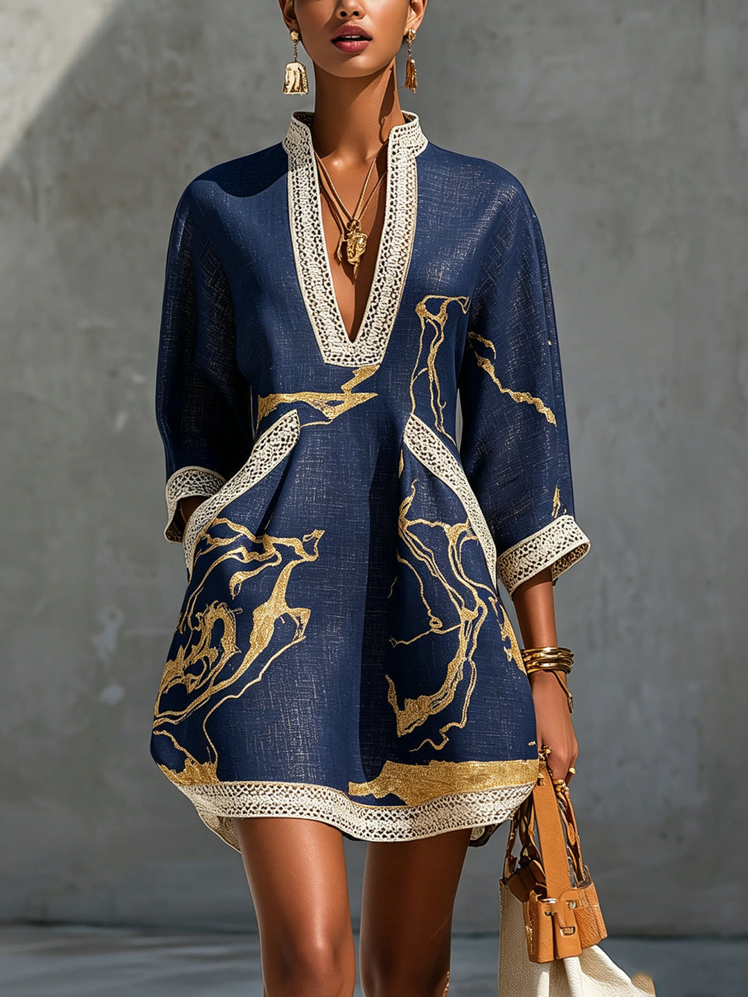 Fortuna | Robe mini noire avec broderies dorées