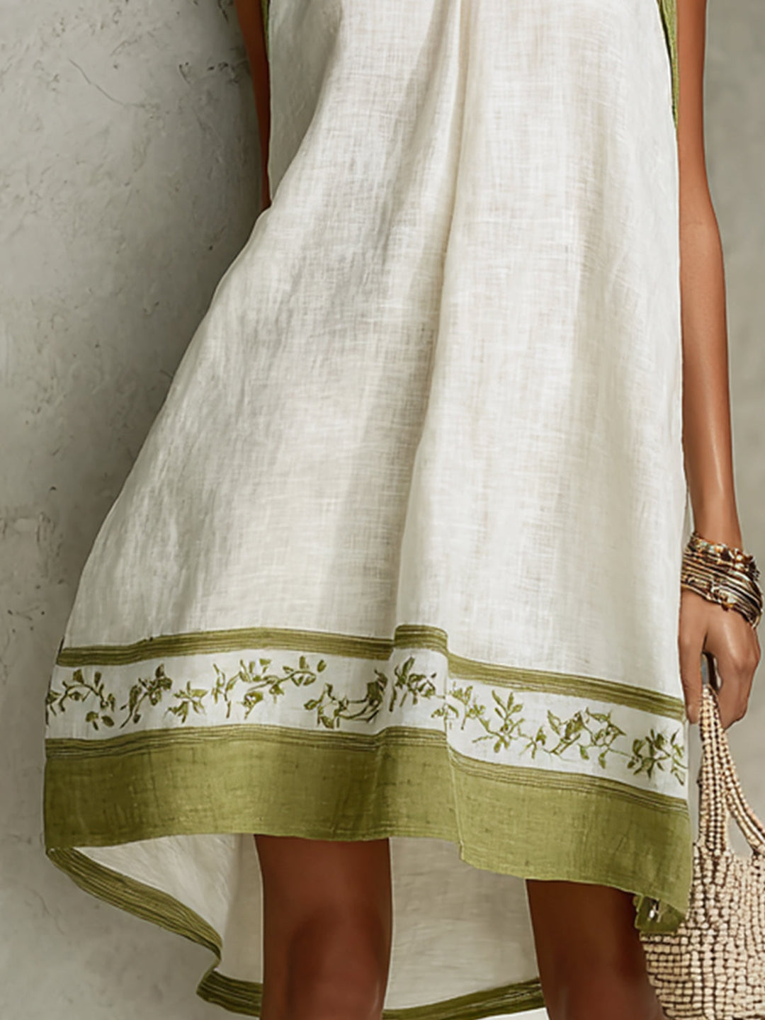 Agathe | Robe Mini A-Line Sans Manches Blanche et Vert Olive avec Fleurs