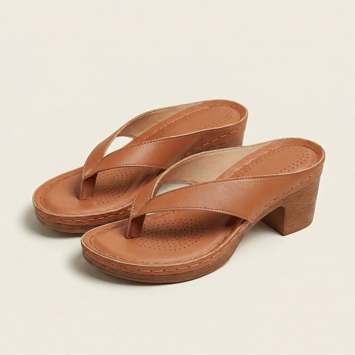 Anslie | Sandale à talon bloc en cuir avec boucle au doigt de pied